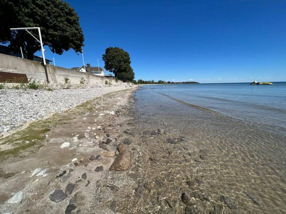 Beach House In Niagara Wainfleet Exterior photo