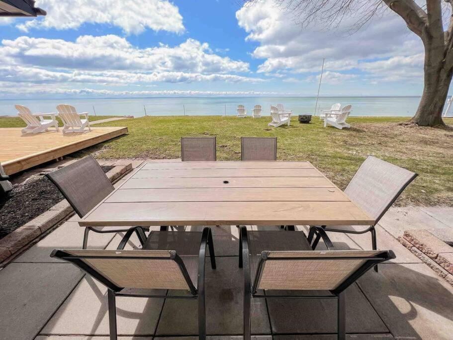 Beach House In Niagara Wainfleet Exterior photo
